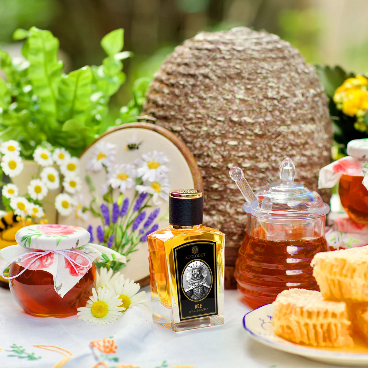 Scene-Bee_2000x_f9ae7d0e-b3bf- 